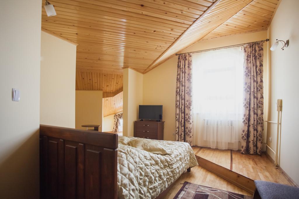 Appartamento Saxony Dim Černivci Esterno foto