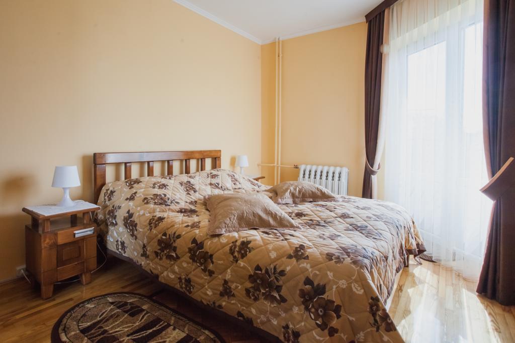 Appartamento Saxony Dim Černivci Esterno foto