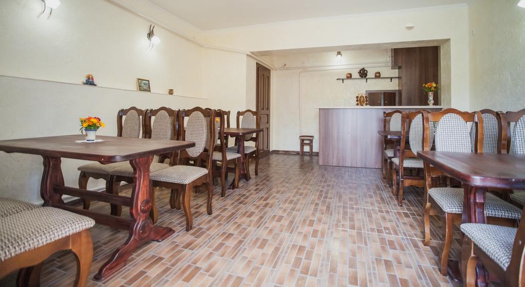 Appartamento Saxony Dim Černivci Esterno foto